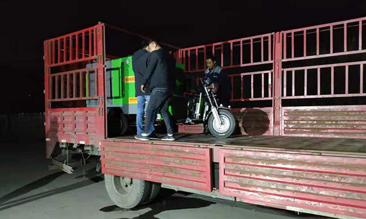 高溫高壓清洗車連夜發(fā)往洛陽(yáng)某城管局