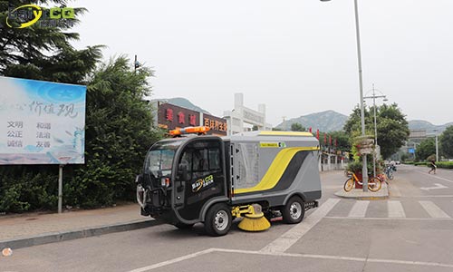 洗掃車(chē)，道路環(huán)衛(wèi)無(wú)揚(yáng)塵環(huán)保作業(yè)