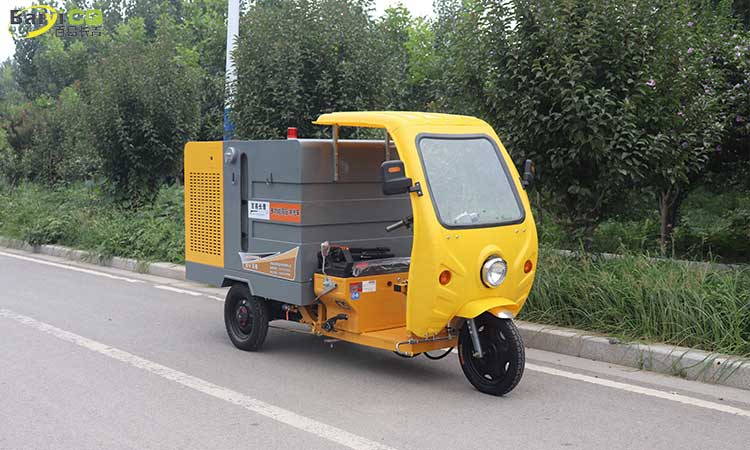小型高壓沖洗車(chē)