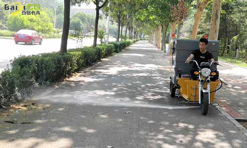 電動(dòng)三輪高壓清洗車，車身小巧高壓沖洗不傷路面