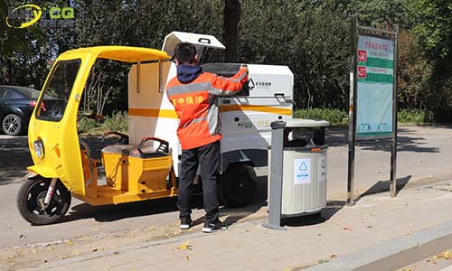 ?小型兩分類垃圾清運(yùn)車可用于小區(qū)，學(xué)校，廠區(qū)等地的垃圾分類清運(yùn)