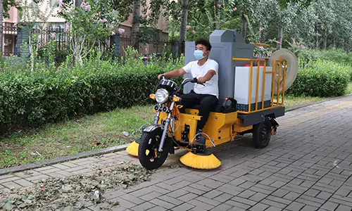 三輪樹葉收集車全新升級，小巧車身，全自動作業(yè)