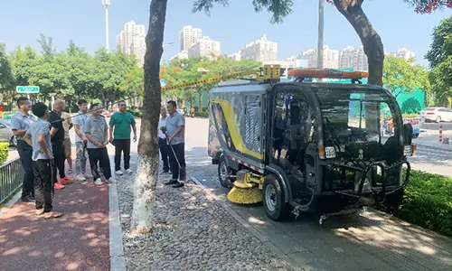 廈門(mén)會(huì)展已經(jīng)結(jié)束但是道路洗掃車依舊頗受客戶青睞
