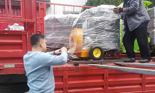 某環(huán)衛(wèi)定制的高壓清洗車，吸葉機正在裝車準備發(fā)貨