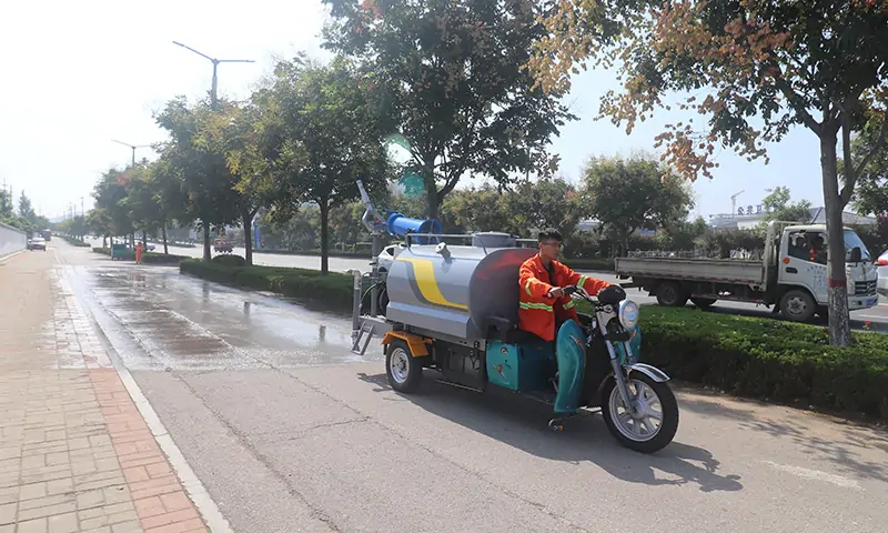 三輪樹葉收集車，體積小巧，操作簡單，環(huán)衛(wèi)作業(yè)必不可少落葉收集神器！
