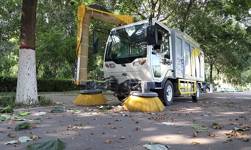 秋季落葉收集神器，純電動四輪多功能樹葉收集車！操作簡單，效率高效！