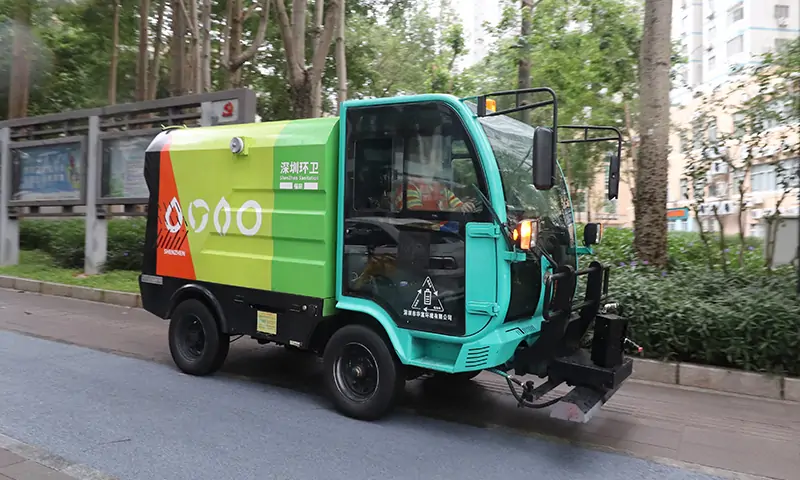 四輪高壓清洗車：助力深圳環(huán)衛(wèi)，為更美好的生活環(huán)境鋪路