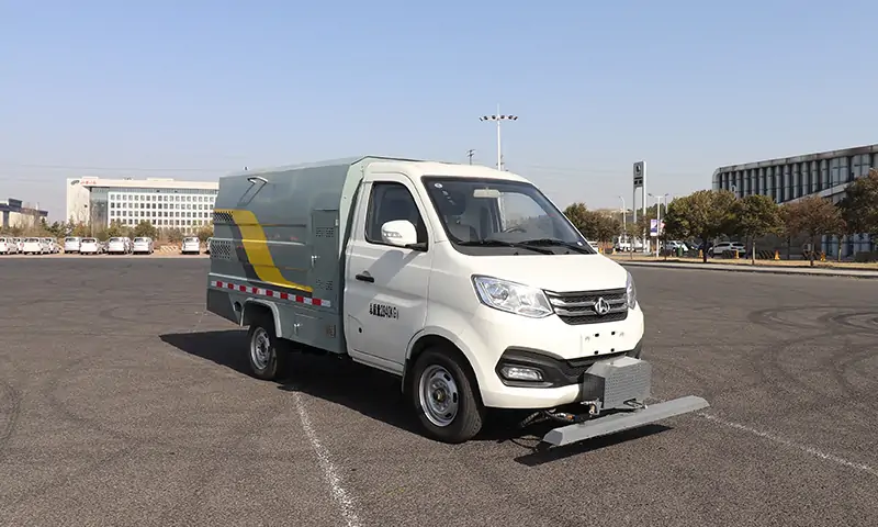 新能源道路養(yǎng)護(hù)車：綠色清潔，高效環(huán)保的城市美容師