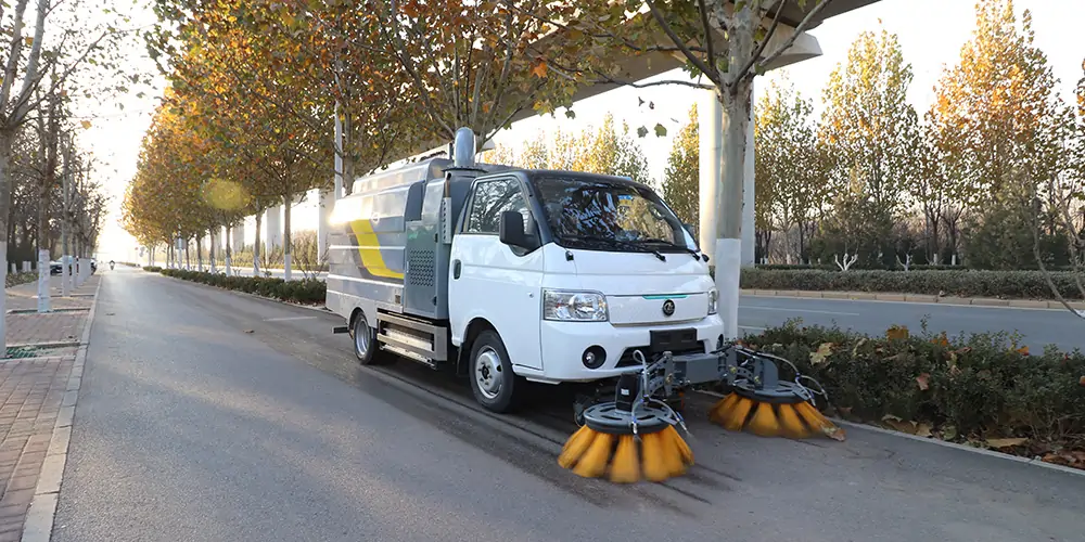 新能源樹葉收集車 新能源多功能樹葉收集車 新能源吸樹葉的機器 新能源新型樹葉收集車