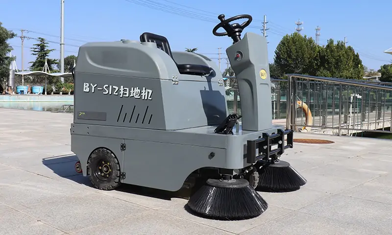 小型純電動(dòng)清掃車(chē)：城市清潔的高效環(huán)保助手